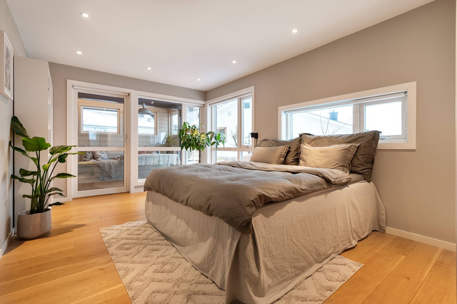 Soverom 1 eller kanskje en ekstra stue. Her kan man lage om til 2 soverom om ønskelig Galleribilde