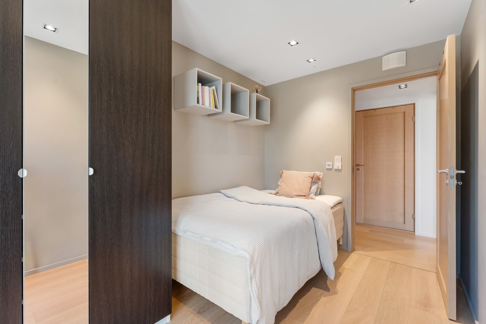 Rommene kan lett tilpasses etter egne behov, enten som hjemmekontor, TV-stue, barnerom eller komfortabelt gjesterom. Galleribilde