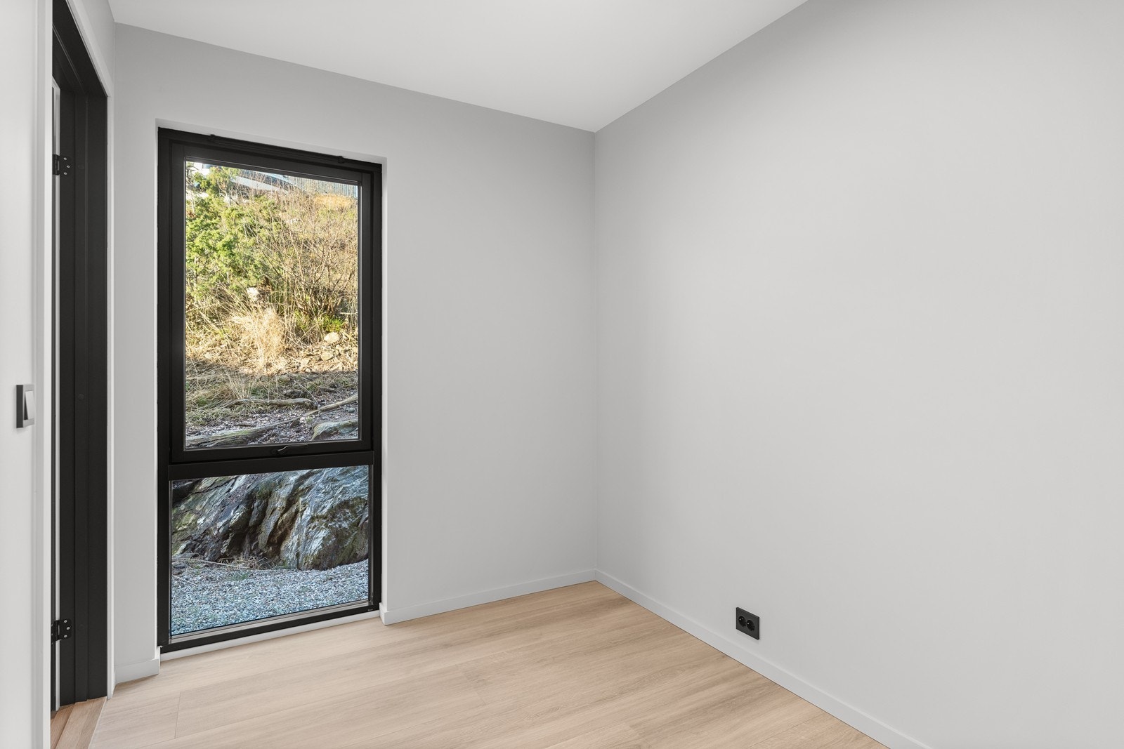 Videre inn fra tv-stue/soverom til soverom 4 Galleribilde