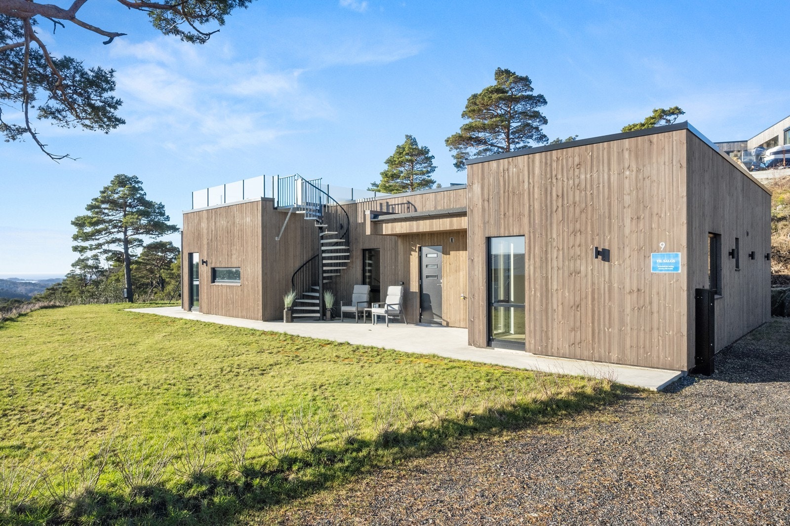 Fint inngangsparti med to innganger. Veldig praktisk. Galleribilde