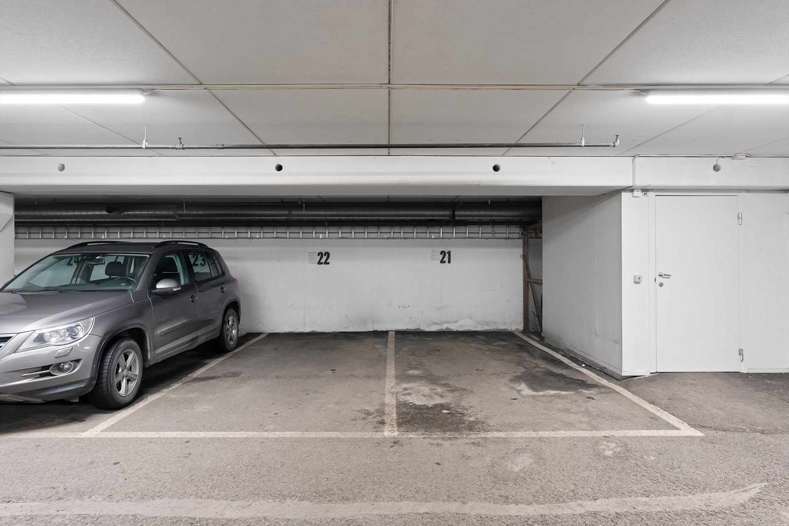 2 garasjeplasser med heisadkomst. Galleribilde