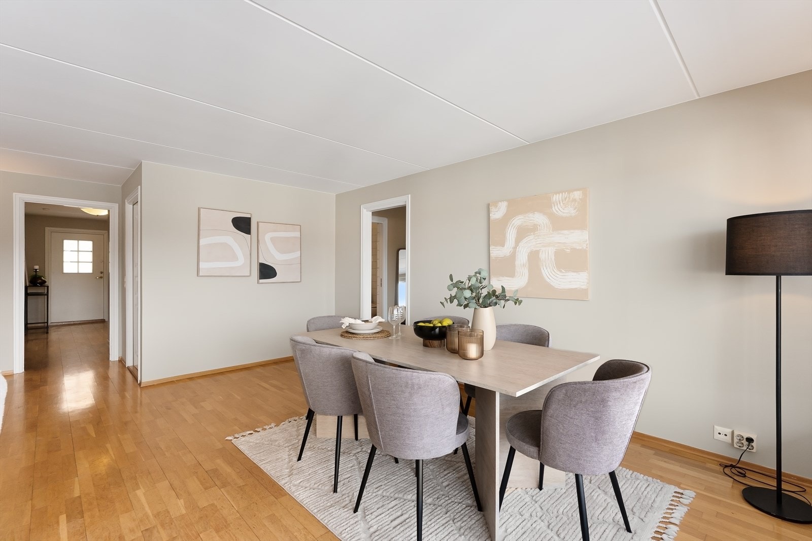 Veggene og taket er malt februar 2026. Galleribilde