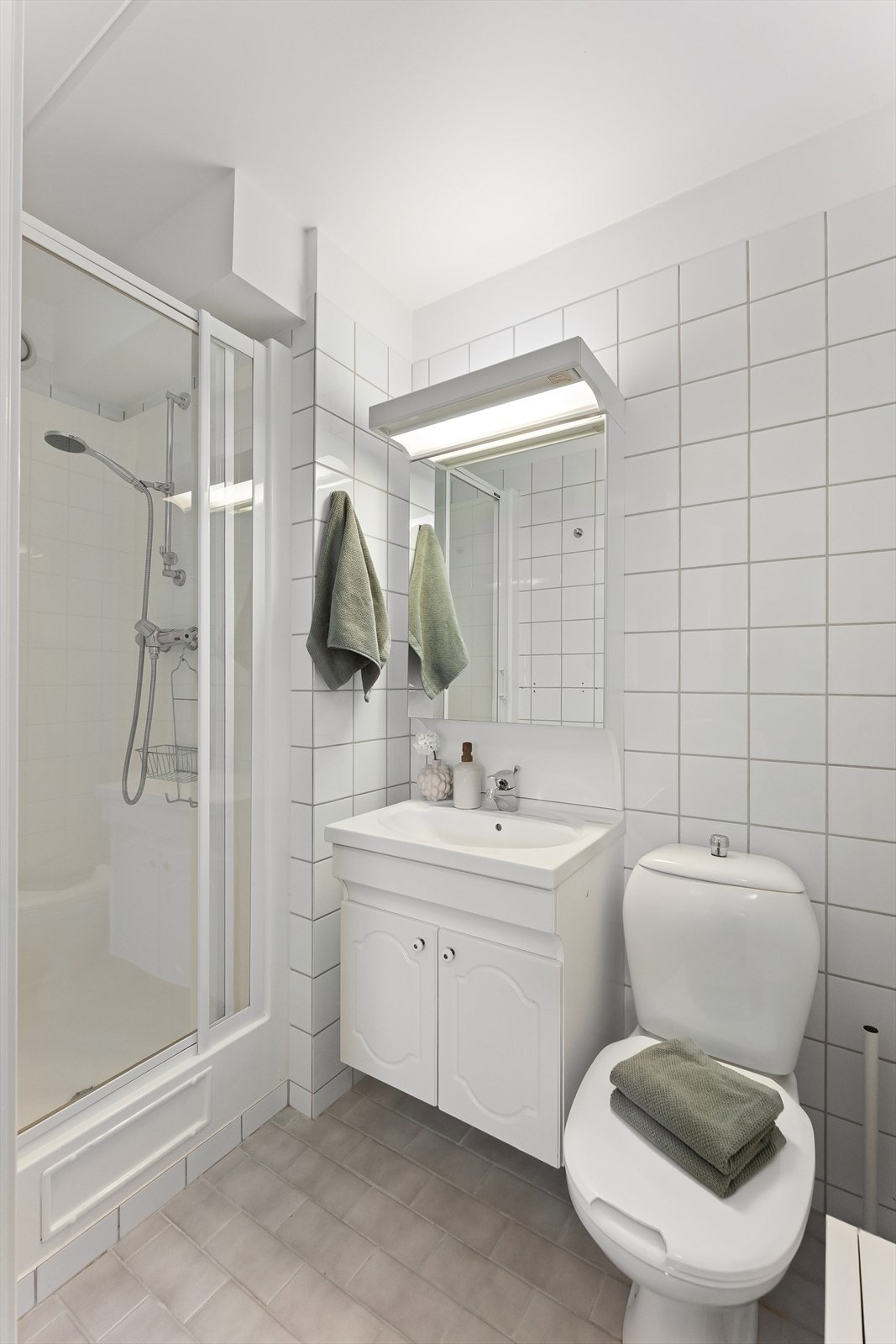 Flislagt bad med varmekabler i gulv. Galleribilde