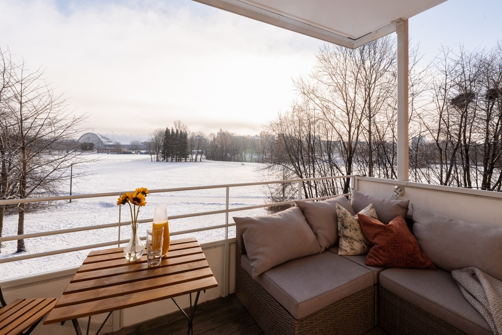 Her kan dere nyte deilig morgen- og tidlig ettermiddagssol. Galleribilde