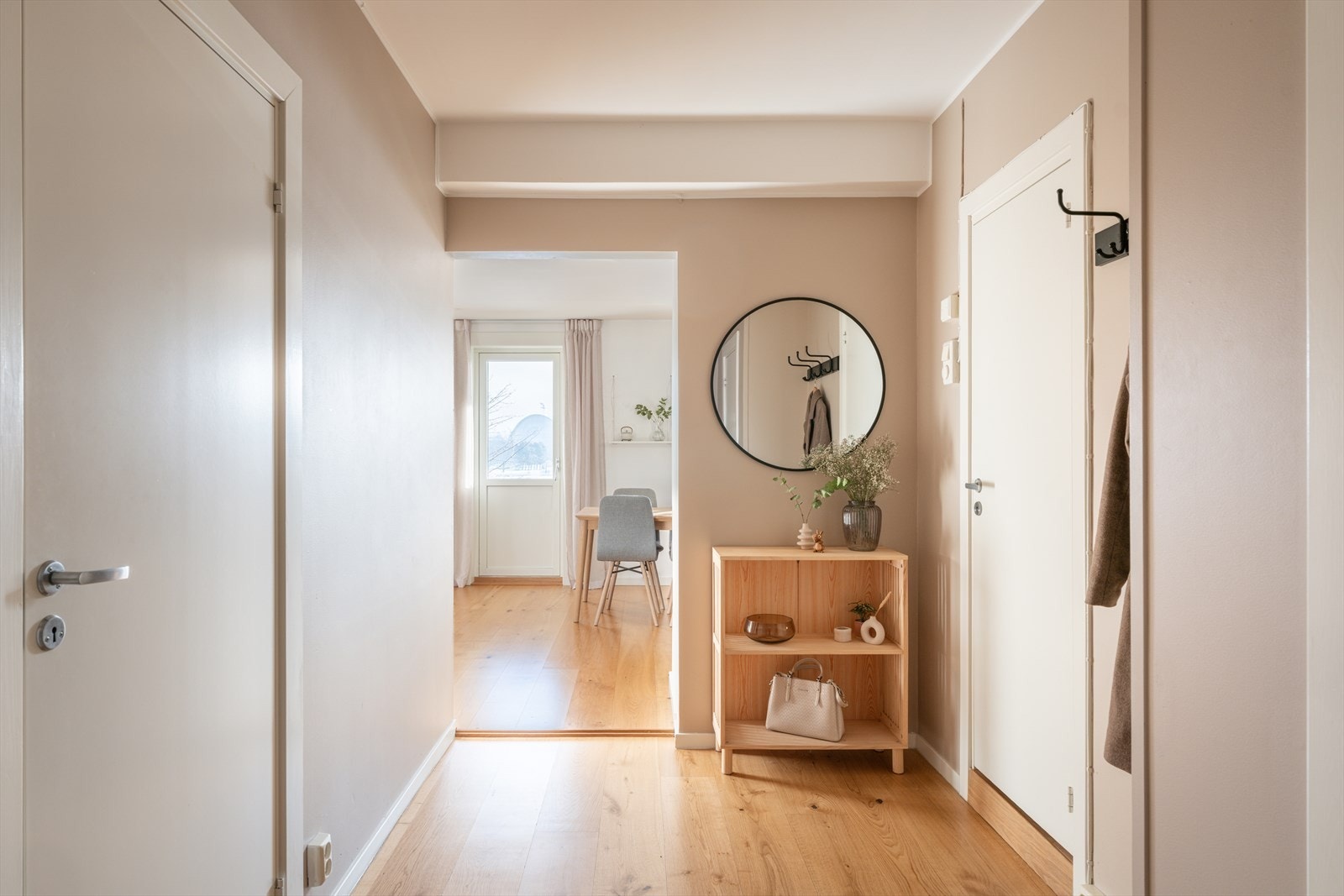 Badet har inngang fra gangen, la oss ta en kikk! Galleribilde