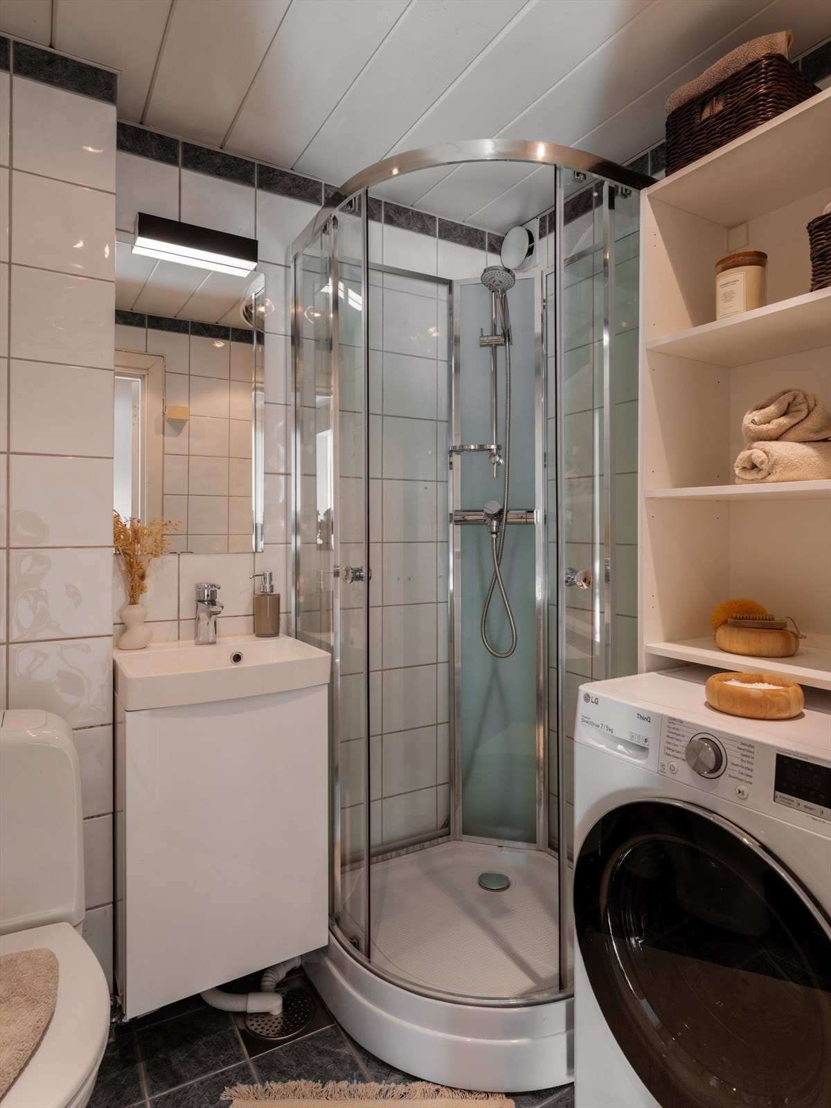 Et flislagt baderom med alt dere trenger. Galleribilde