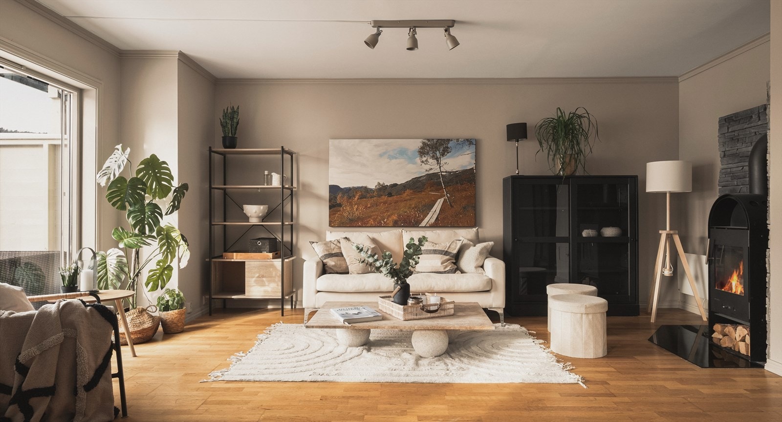 Velkommen til Lyngmarka 3 presentert av Cecilie van der Heide for Eiendomsmegler Norge. Galleribilde