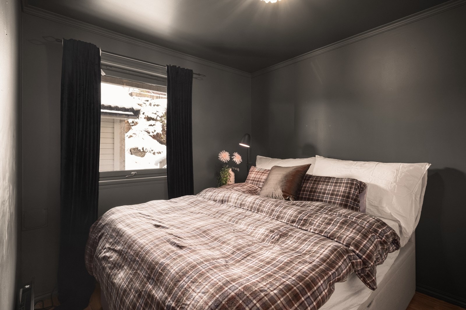 Soverom #1. Romslig og lunt rom som er herlig å trekke seg tilbake til. Galleribilde