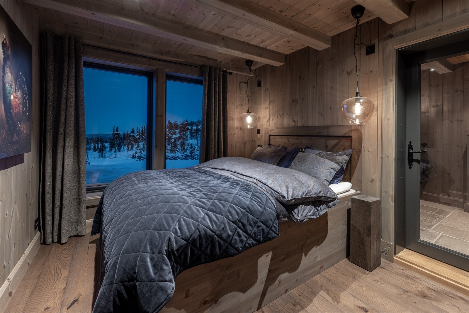 Master med snekkerbygde senger og eget bad Galleribilde