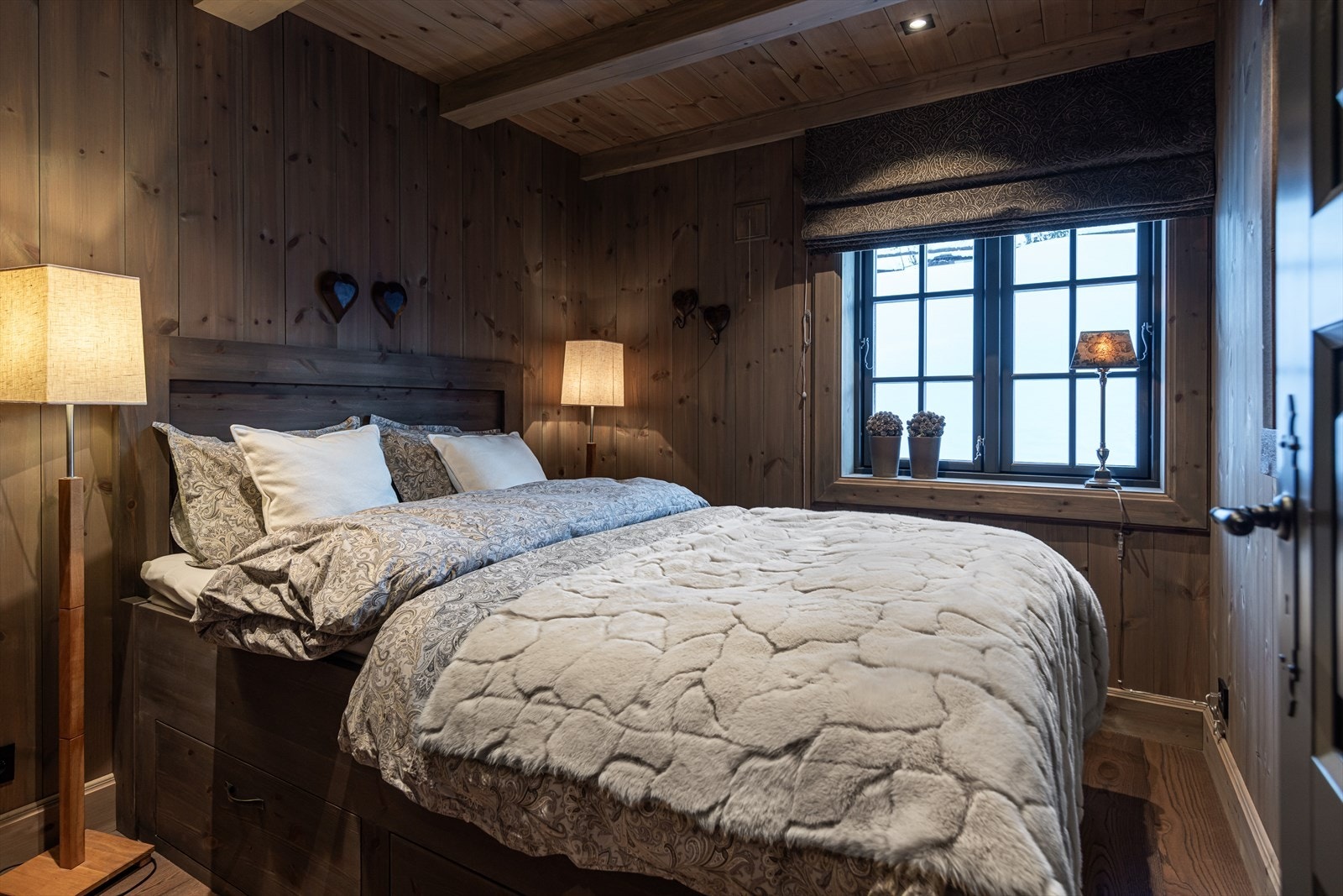 Soverom to Galleribilde