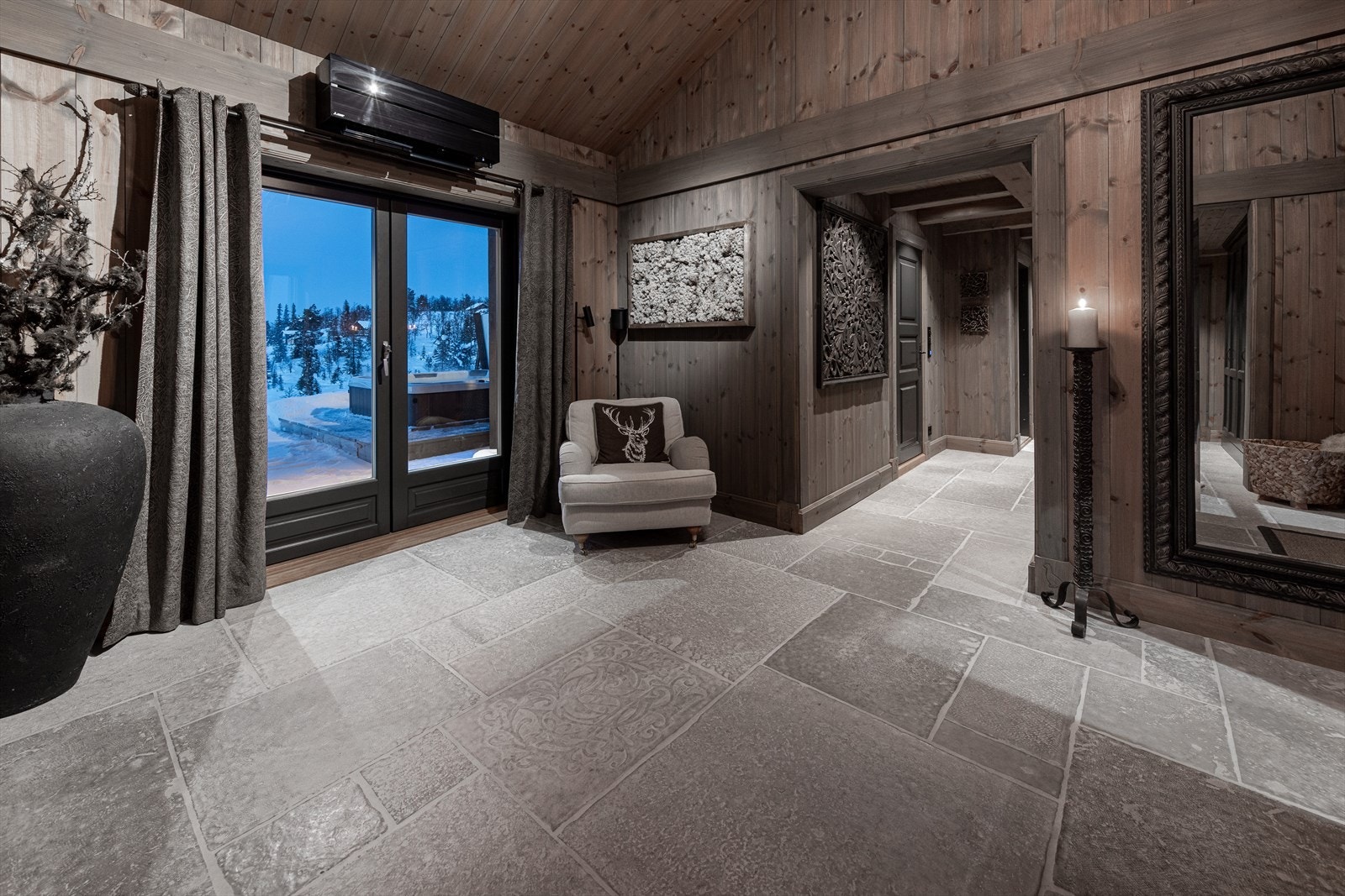 Praktisk luft til luft varmepumpe i entré Galleribilde