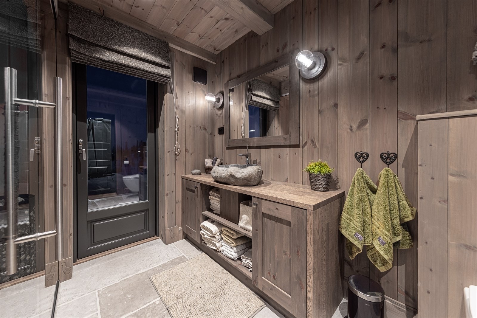 Spabad med egen utgang til Jacuzzi Galleribilde