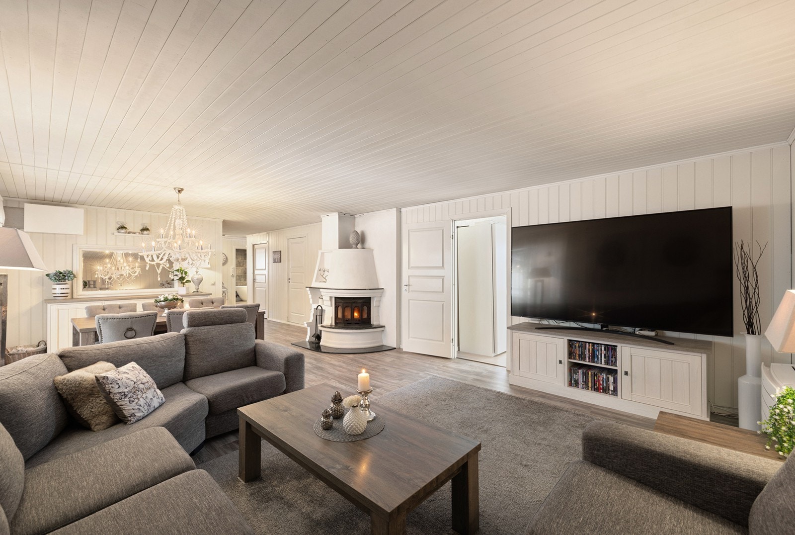 Velkommen til Furusetveien 17B presentert av Fawad Naimy. Galleribilde