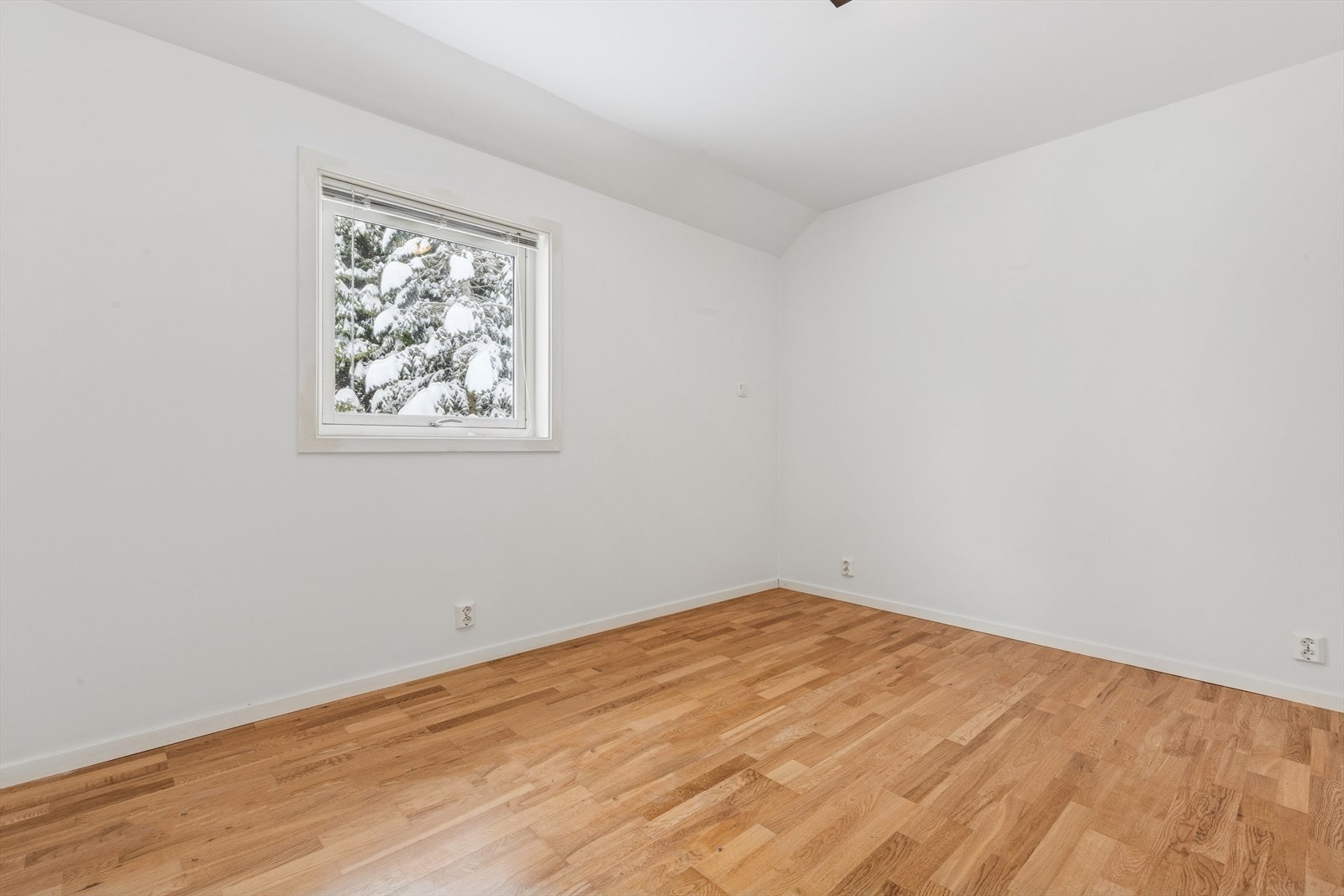 Det andre soverommet passer utmerket som barnerom, gjesterom eller kontor. Galleribilde