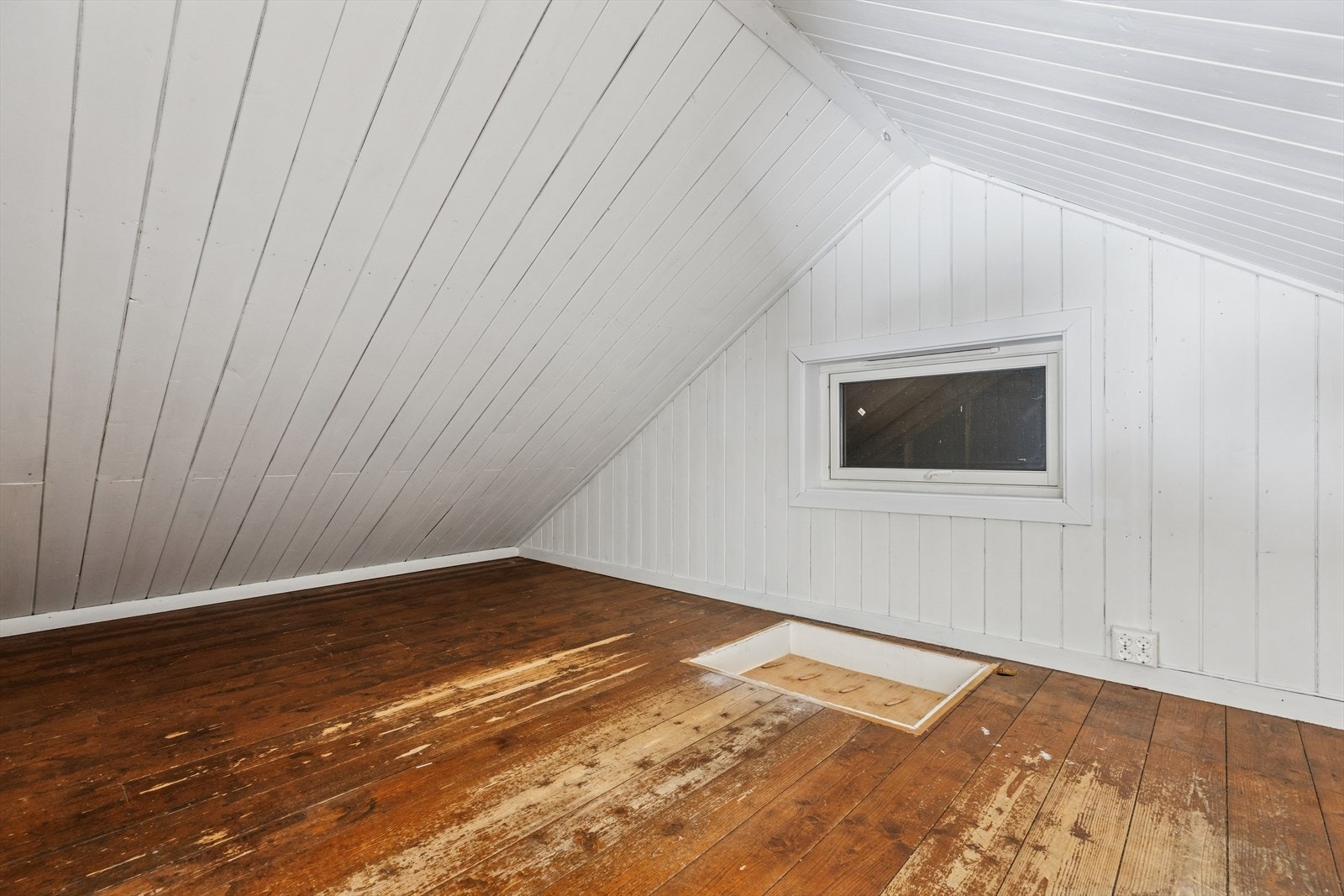 Hemsen utgjør et ikke-måleverdig areal på 12 m², ideelt for lagring. Galleribilde