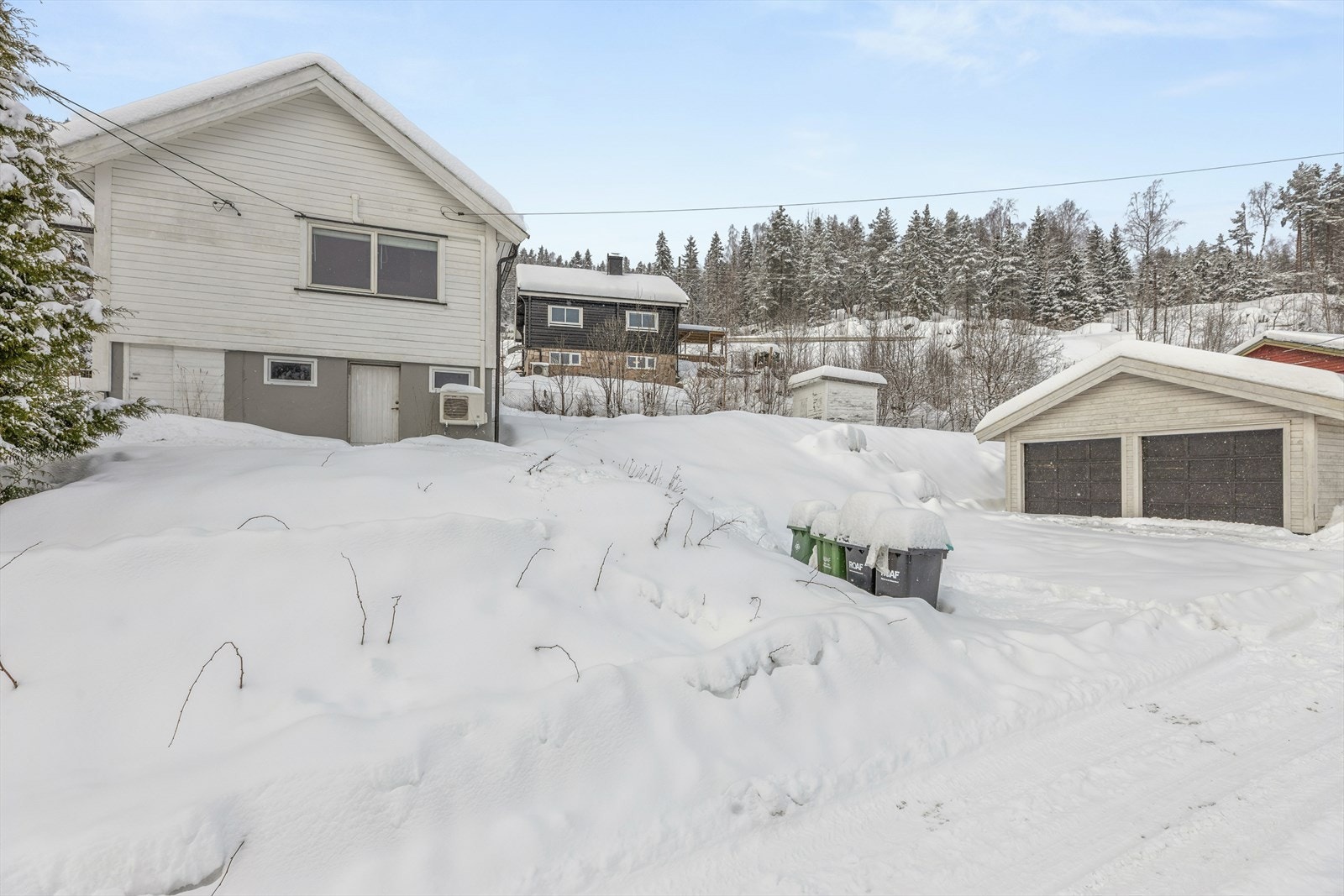Enebolig beliggende i et veletablert og rolig boligområde på Åneby. Galleribilde