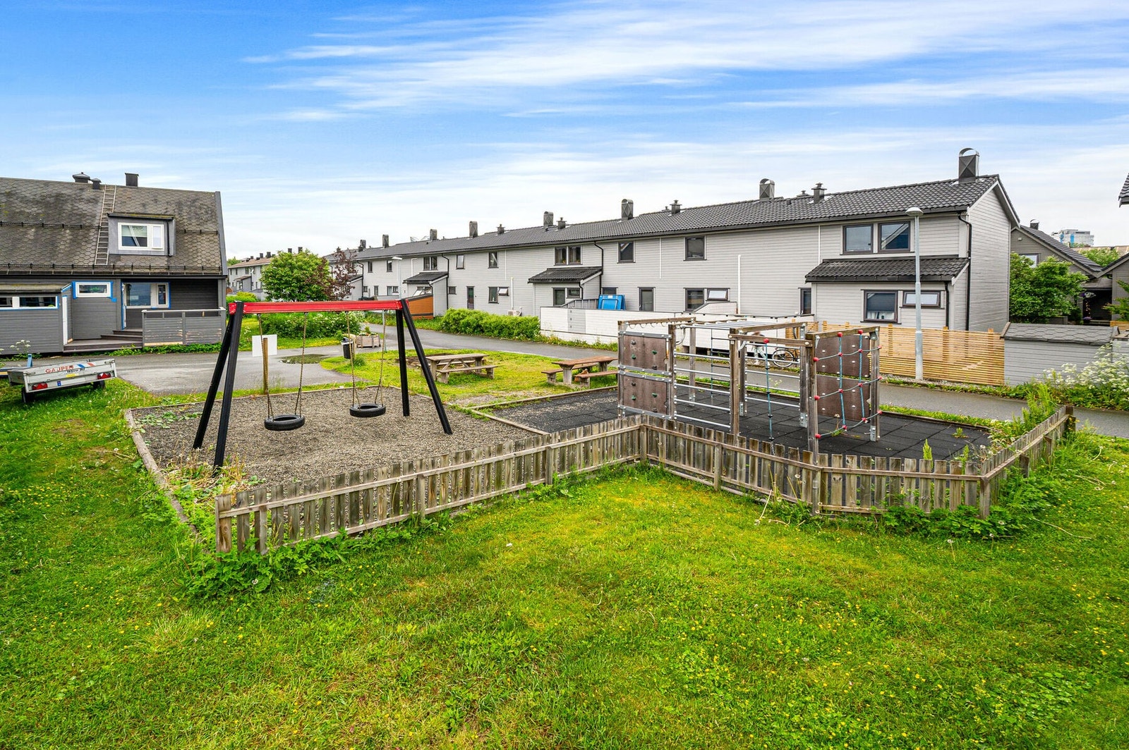 Etterspurt tun med flotte uteområder. Galleribilde