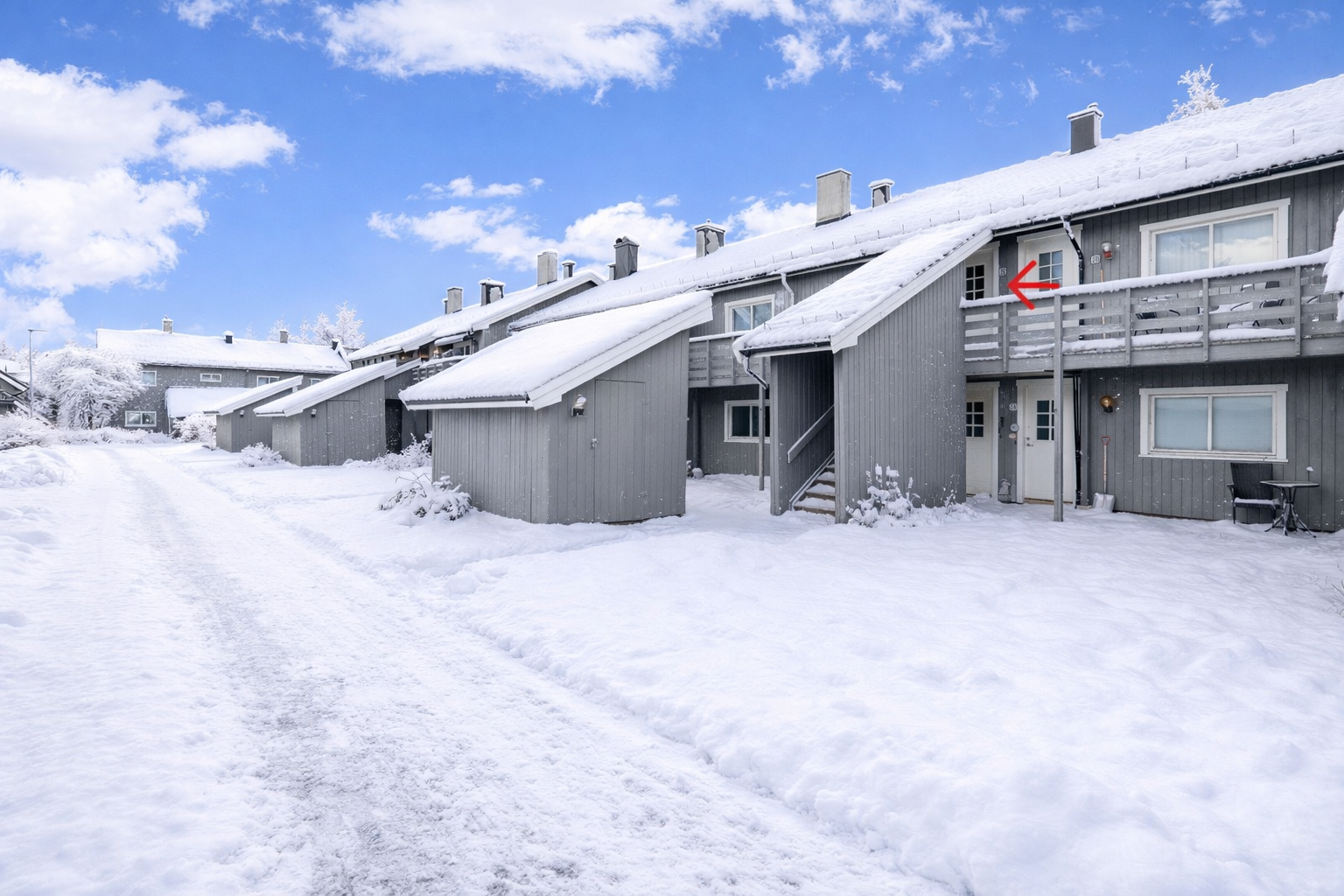 Velkommen til Gullbekken 2c - lekker 2-roms leilighet i 2. etasje med utsikt over friareale og sentrumsnær beliggenhet. Galleribilde