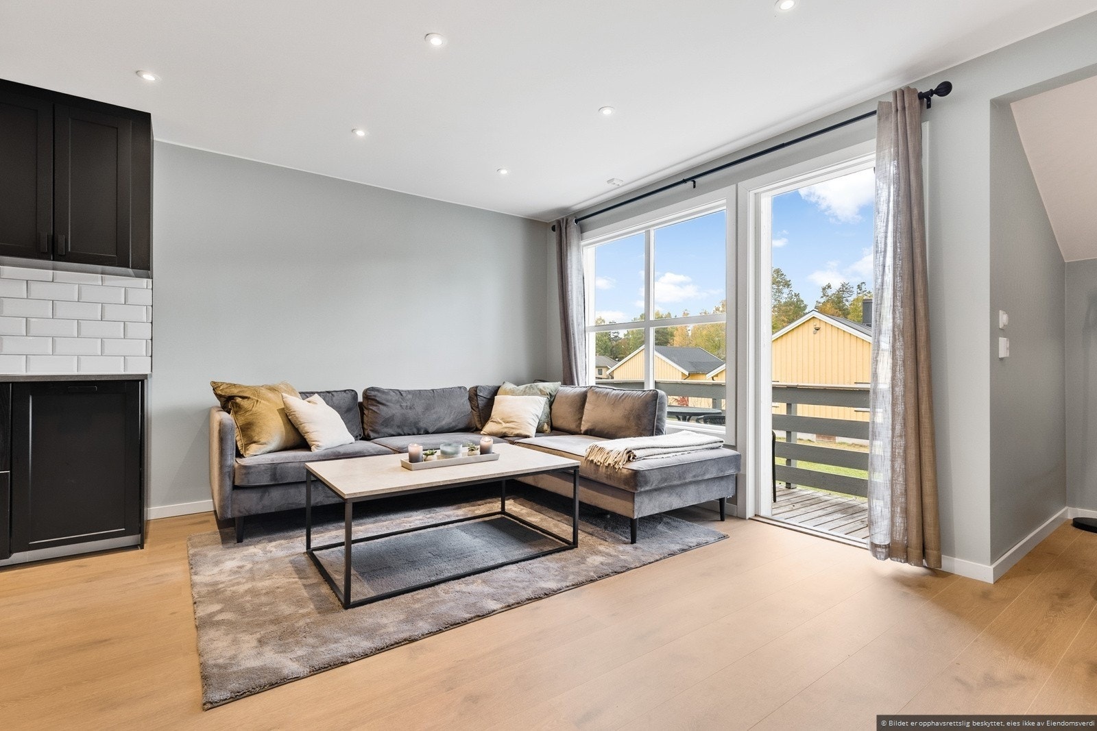 Utgang til balkong fra stue. Galleribilde