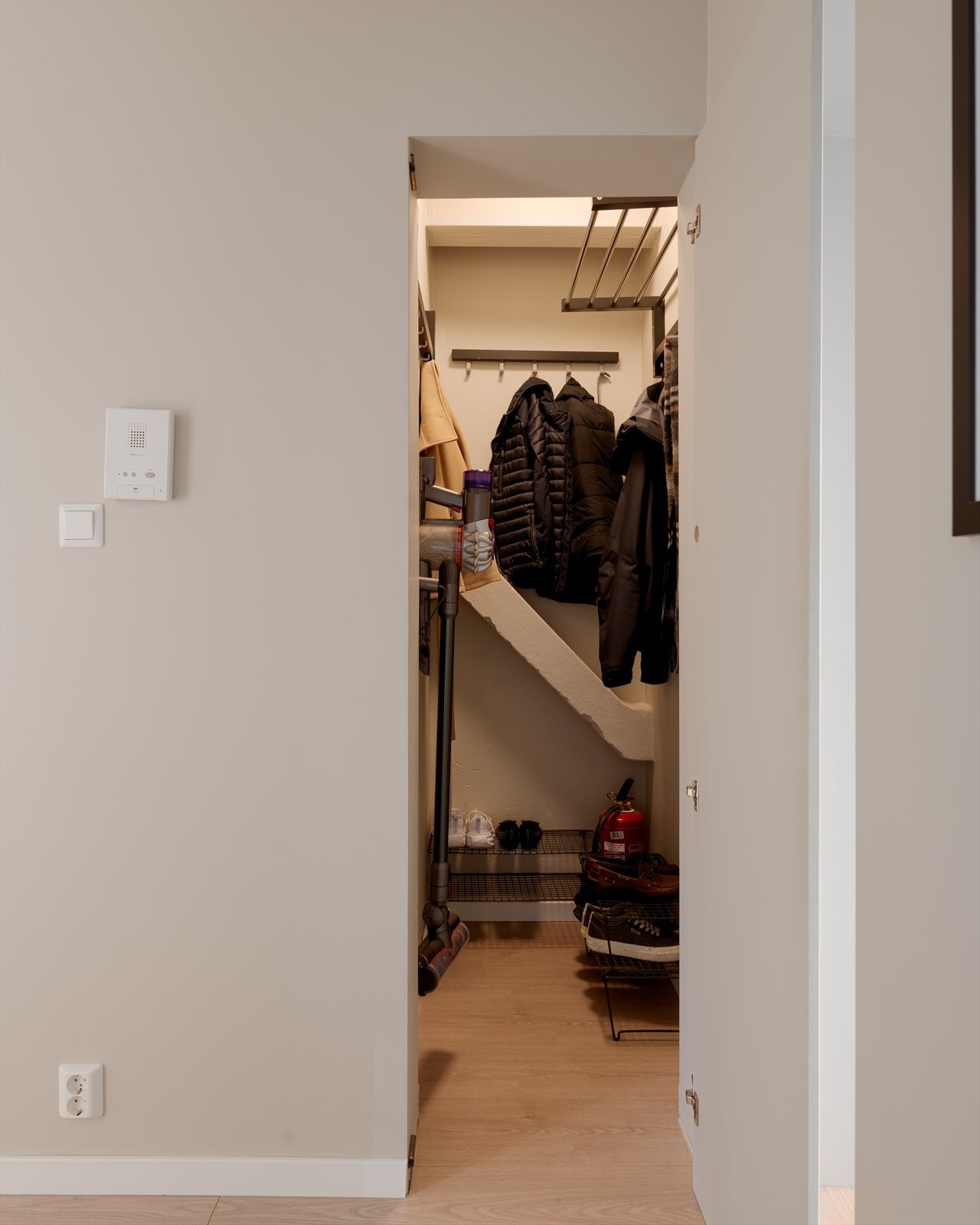 Leiligheten har en praktisk innvendig bod for ekstra lagring. Galleribilde