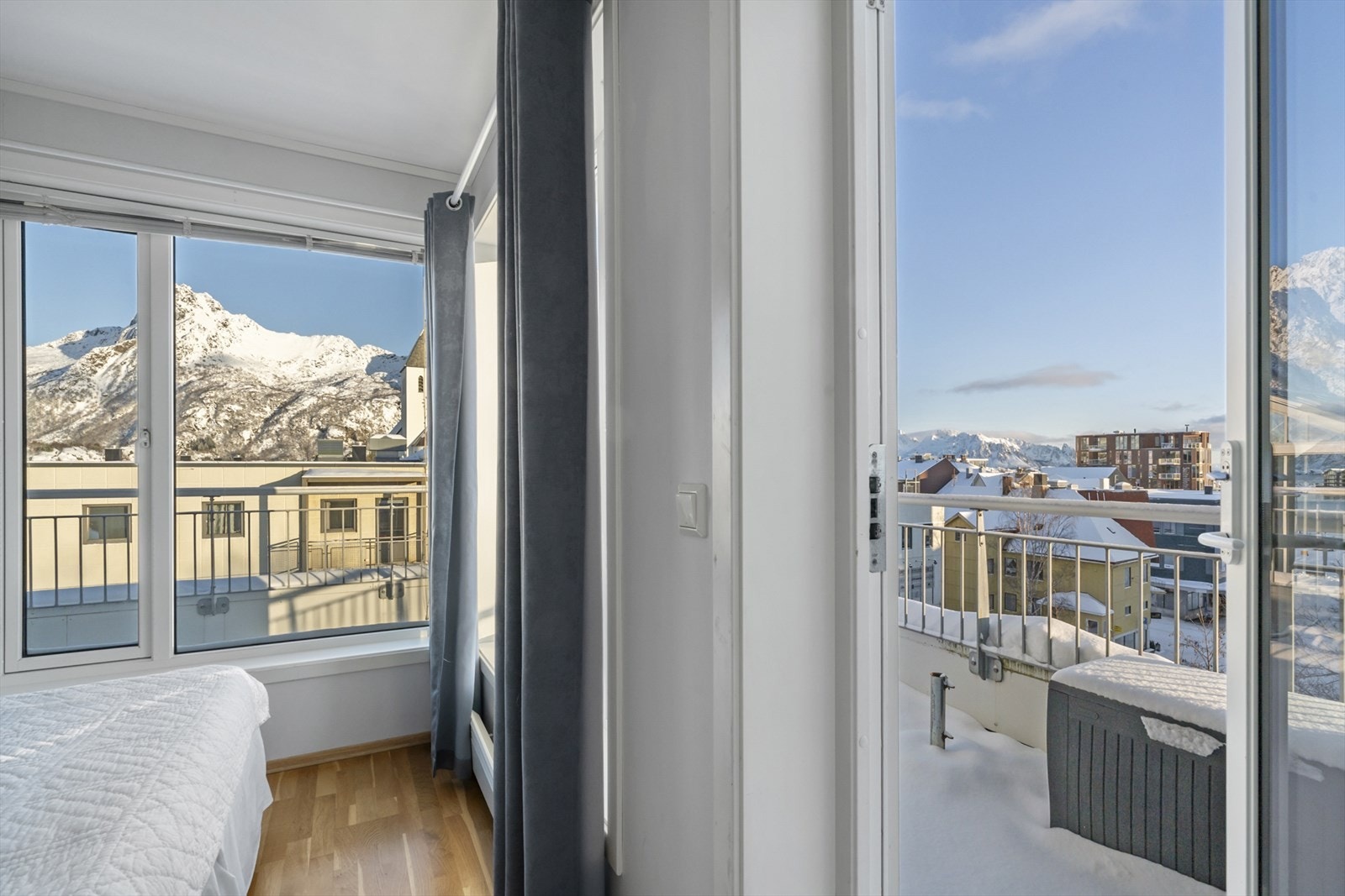 Utgang til terrassen fra soverommet Galleribilde