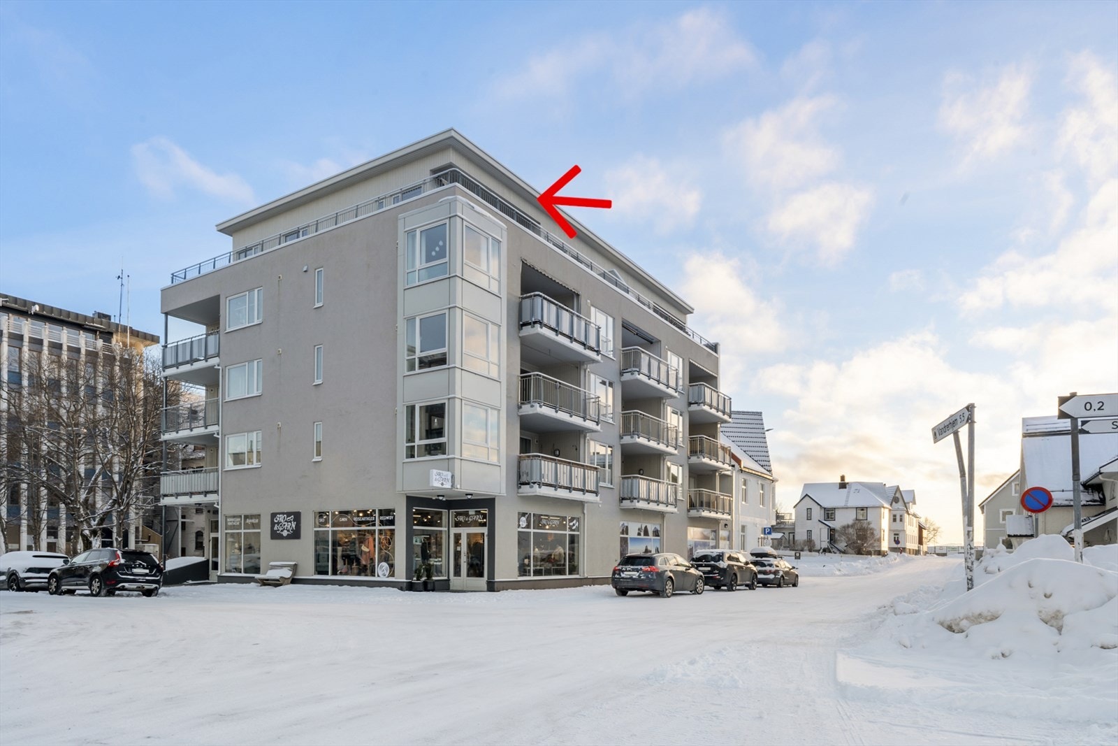 Leiligheten ligger i 5. og øverste etasje i Svolvær sentrum Galleribilde