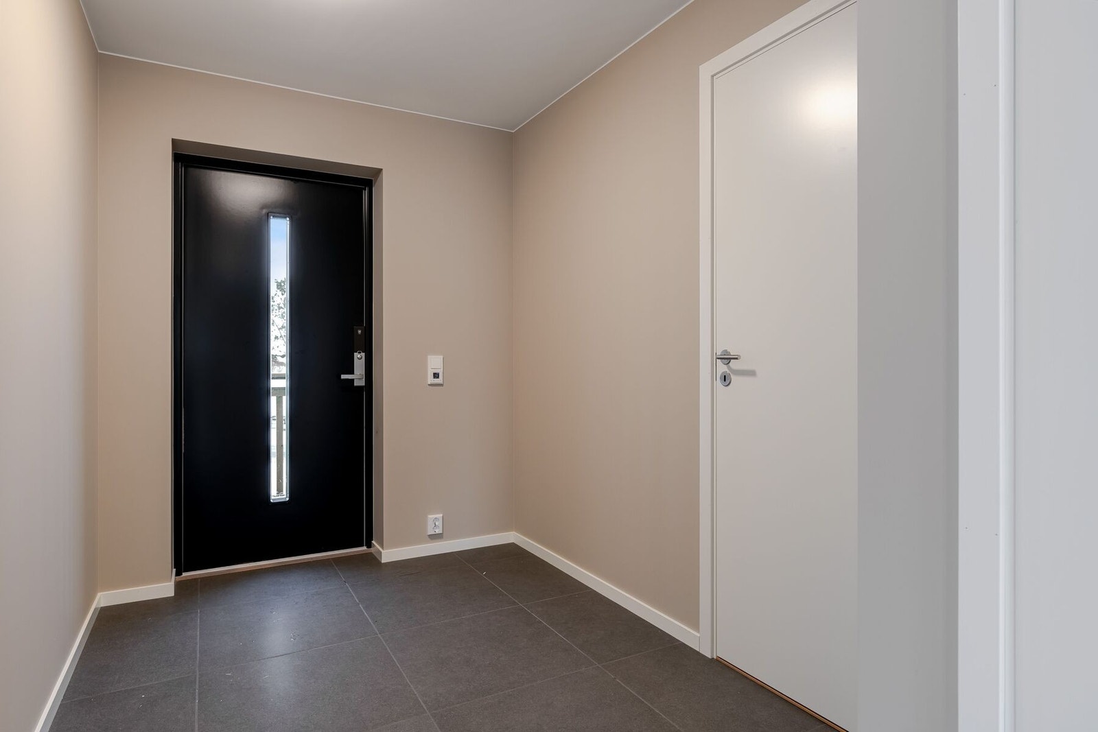 Flislagt entré med varmekabler Galleribilde