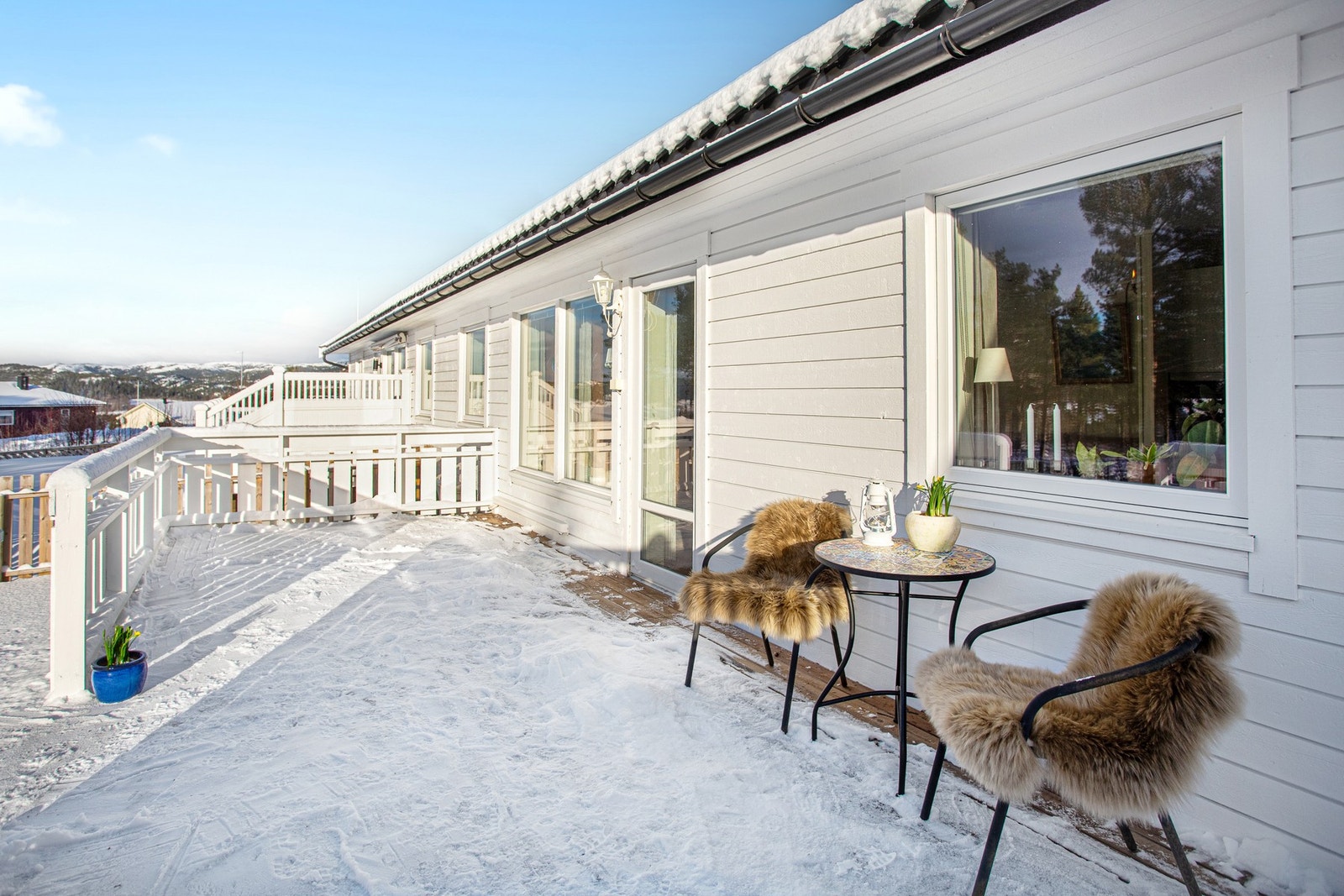 Fra stuen er det utgang til terrasse Galleribilde