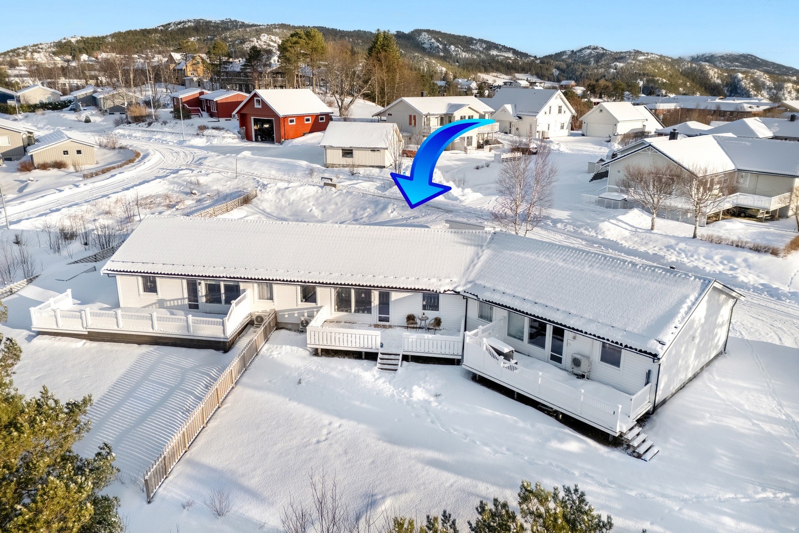 Trivelig rekkehusleilighet på bakkeplan med solrik terrasse! Galleribilde