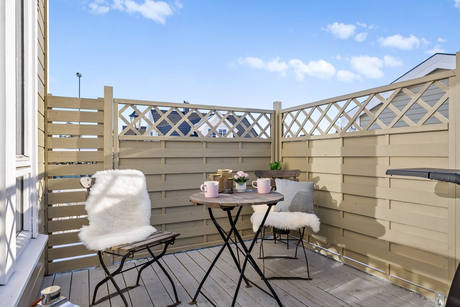 Her kan man nyte fine sommerdager på terrassen Galleribilde