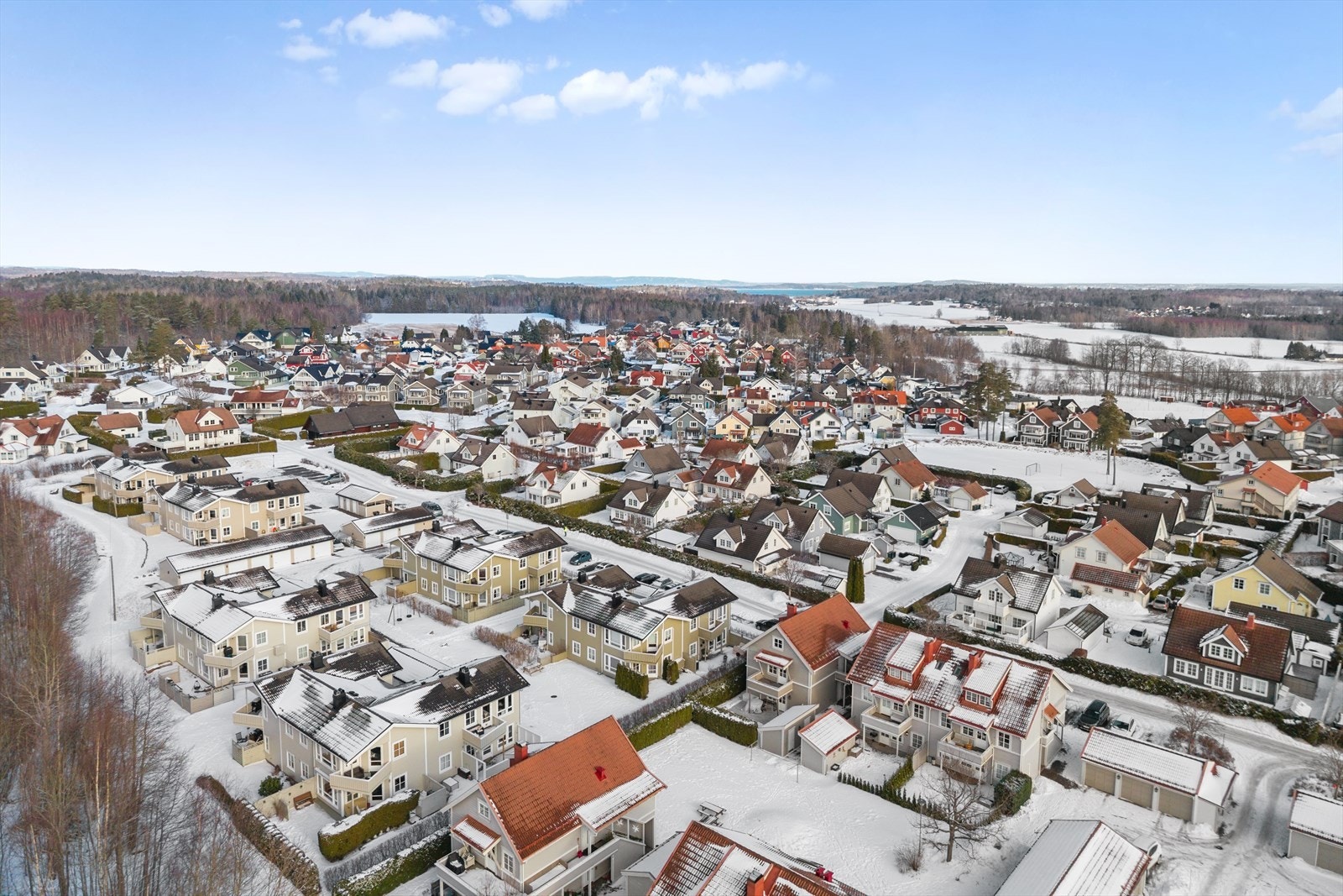 Fra eiendommen er det gang- og sykkelavstand til flotte turområder, badeplasser og kyststi langs Oslofjorden Galleribilde