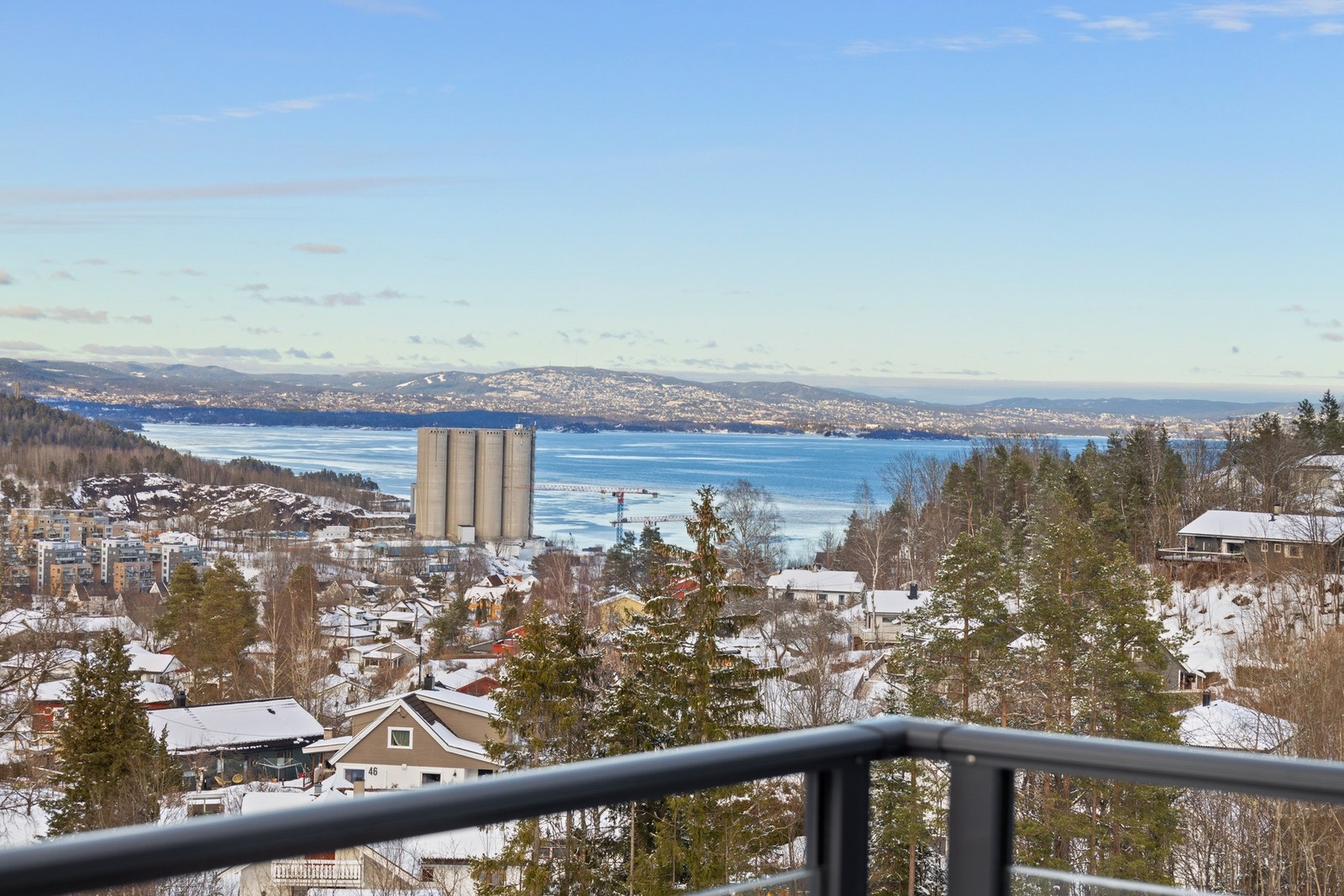 2-roms selveier med flott utsikt Galleribilde