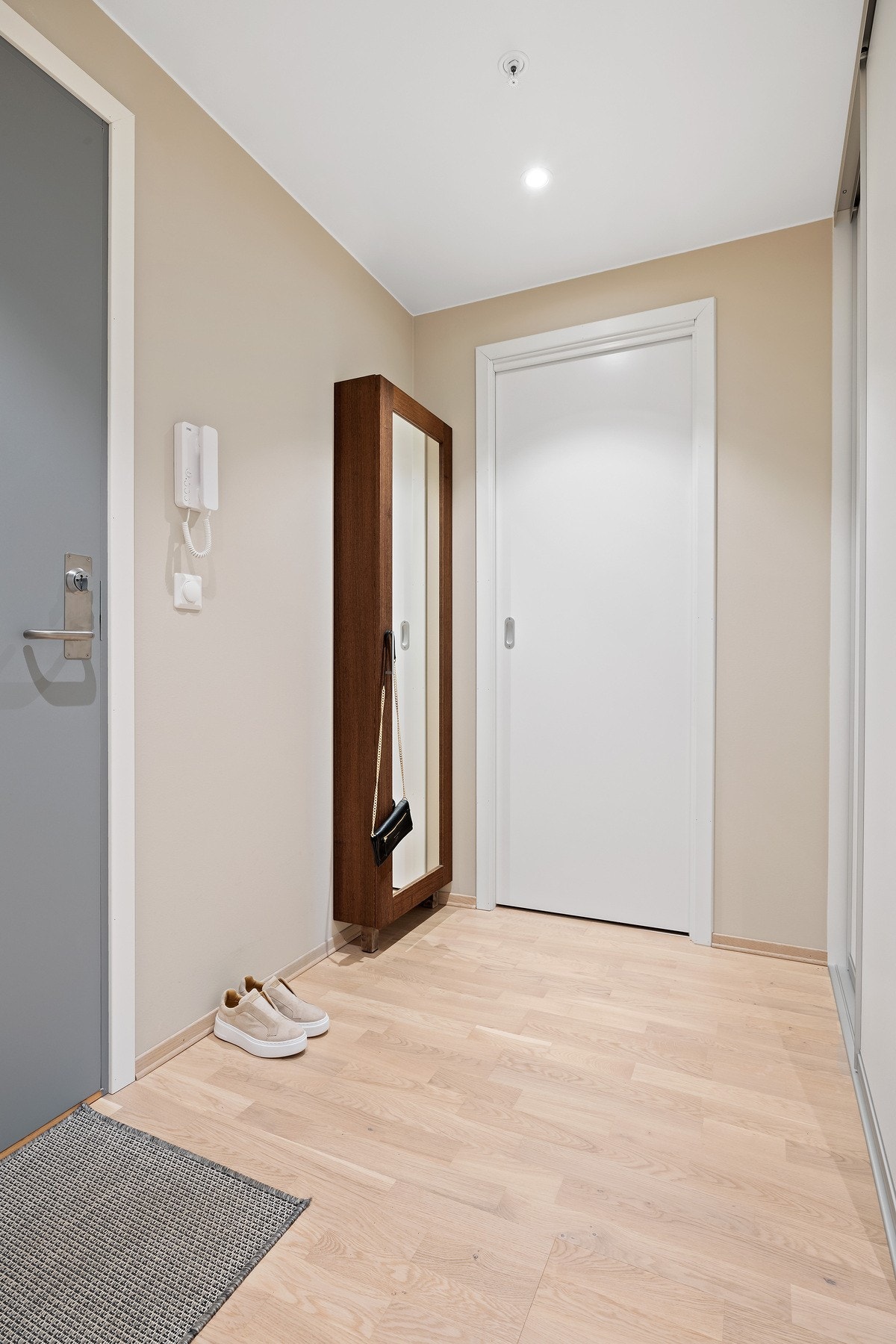 Romslig hall/entré Galleribilde