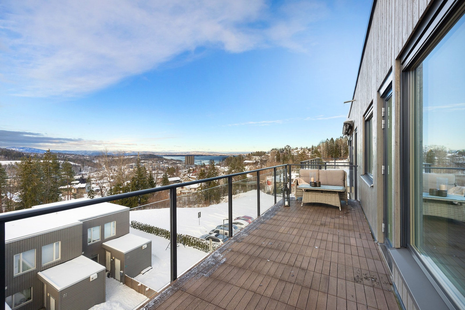 Veranda på 15 kvm med meget gode solforhold og flott utsikt Galleribilde