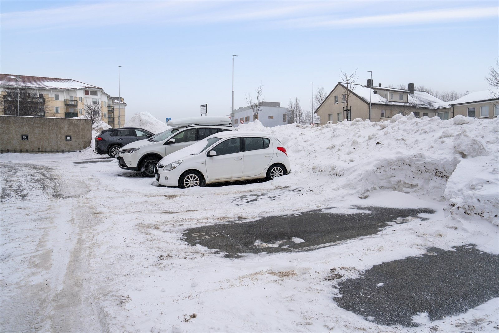 Parkeringsplass med enkel adkomst og god tilgjengelighet. Galleribilde