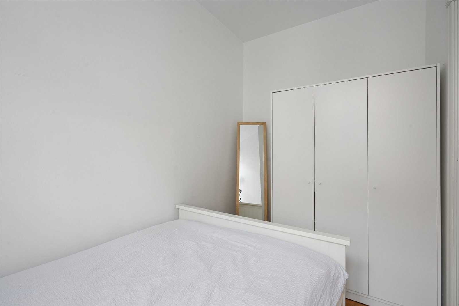 Garderobeskapet. Galleribilde