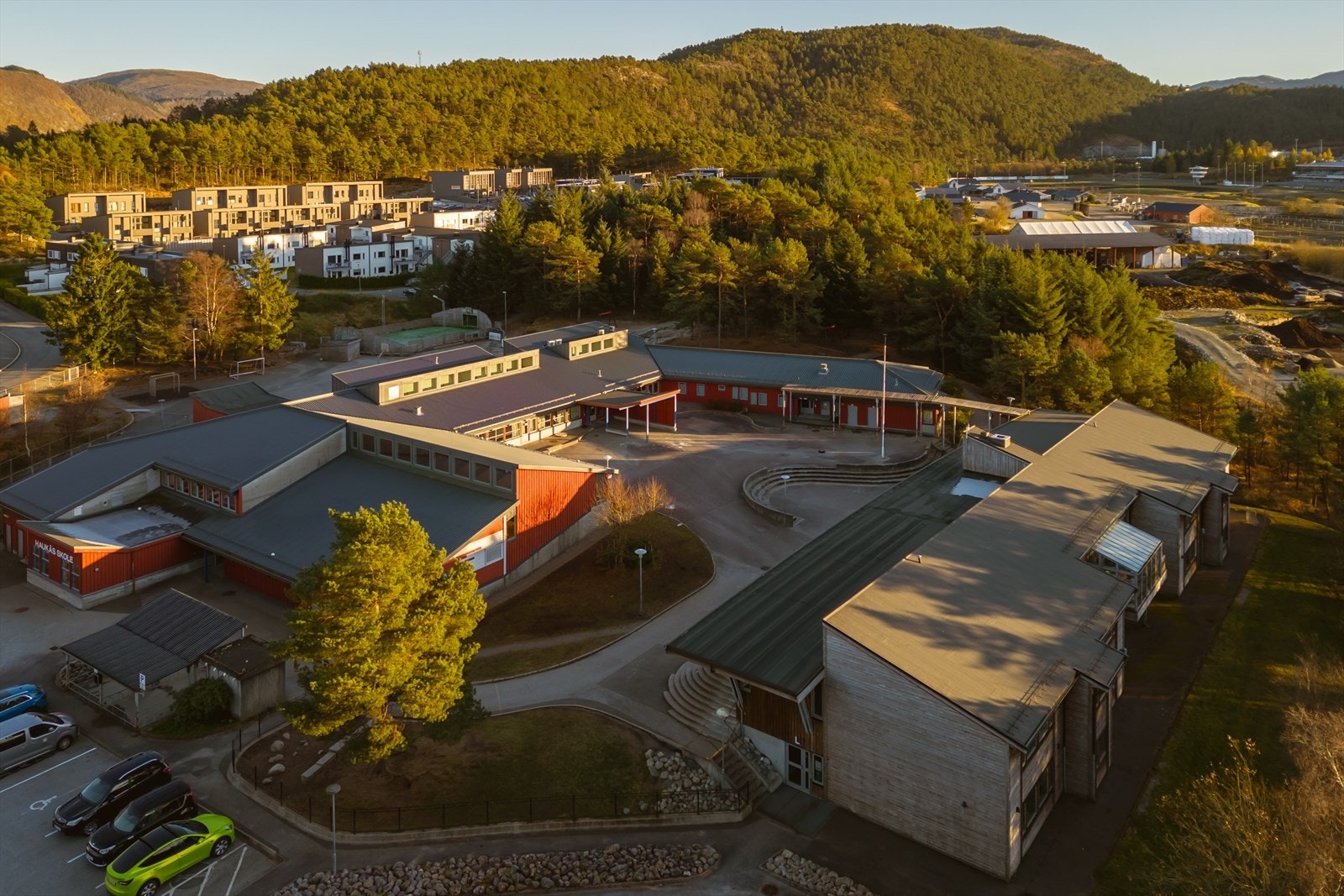 Nærområdet - Det er kort vei til Haukås skole Galleribilde
