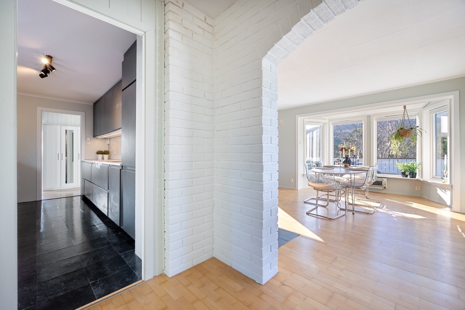 Stue og kjøkken Galleribilde