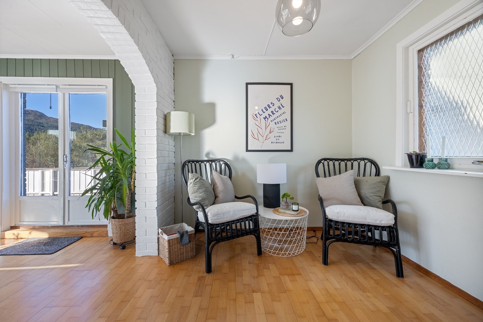 Spisestue v/kjøkken Galleribilde