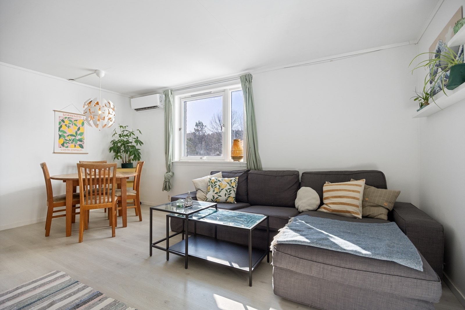 Stue i underetasje / utleiedel Galleribilde