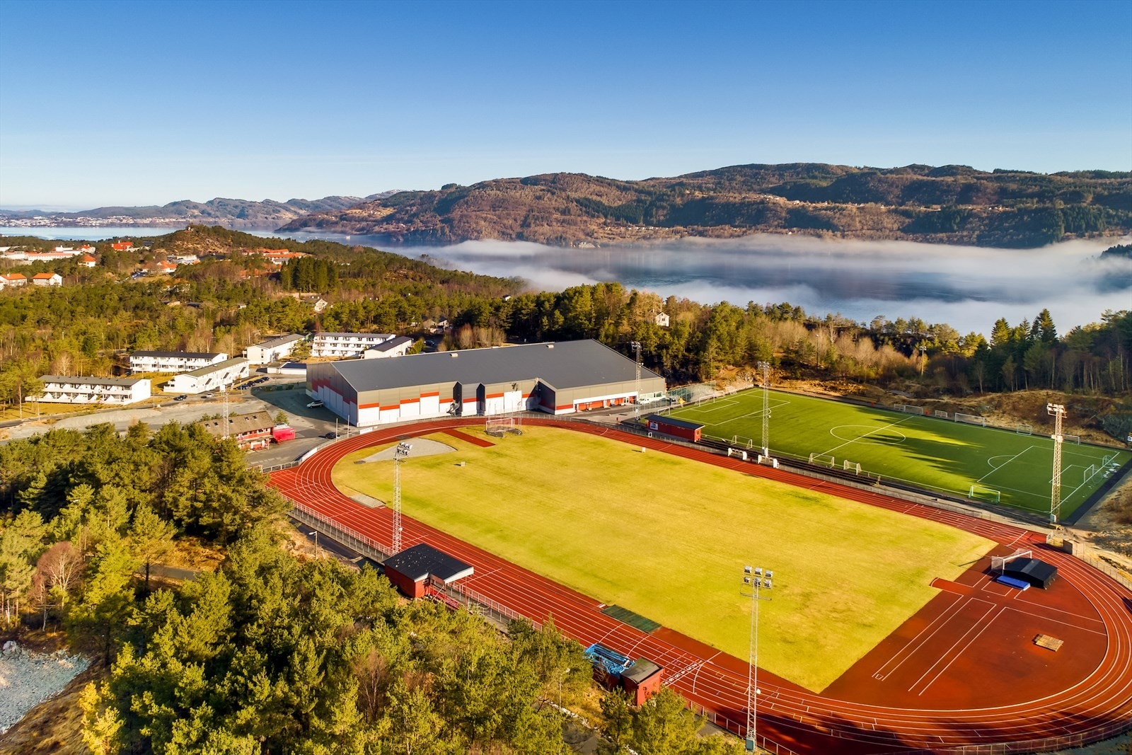 Nærområdet - Det er kort vei til Leikvang Stadion og Leikvang friidrettshall Galleribilde