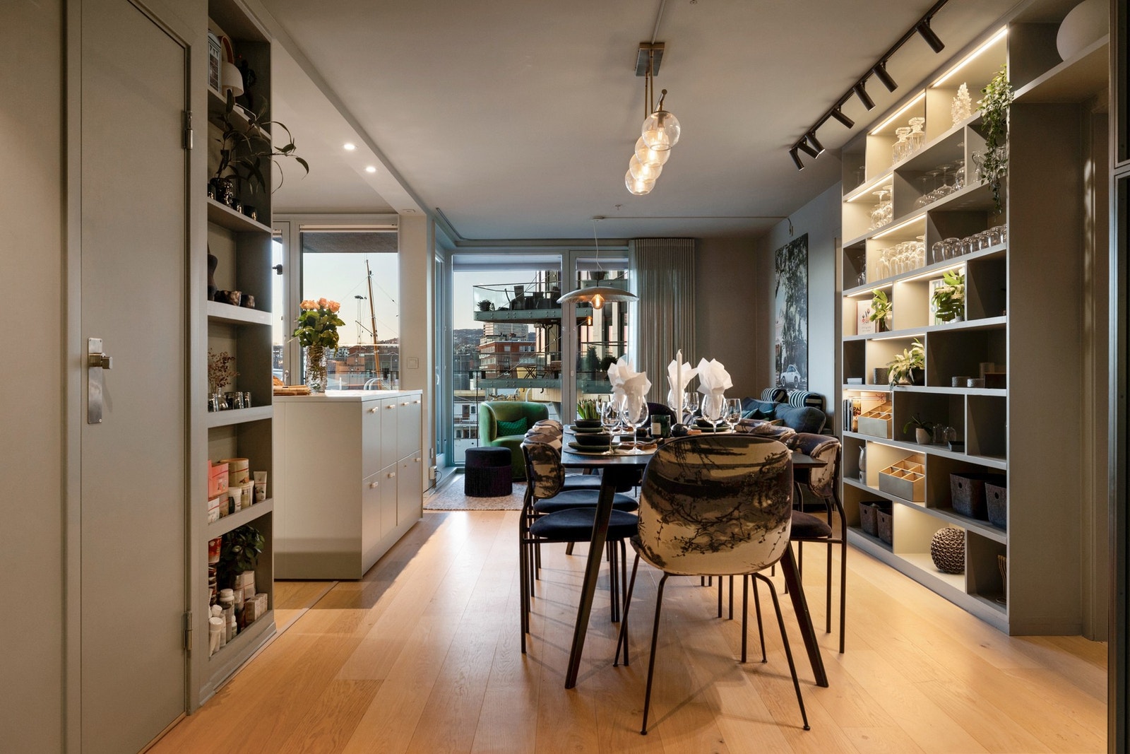 Her er det hyggelig å invitere familie og venner til selskap. Galleribilde