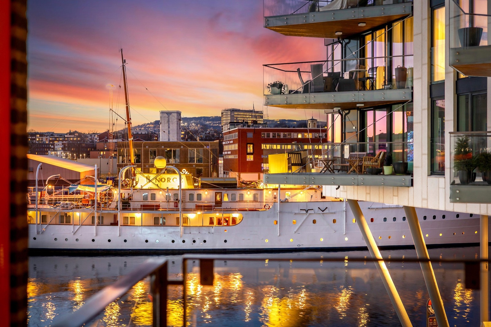 Leiligheten har en ideell beliggenhet for deg som vil bo ved sjøen, men likevel midt i byen. Galleribilde