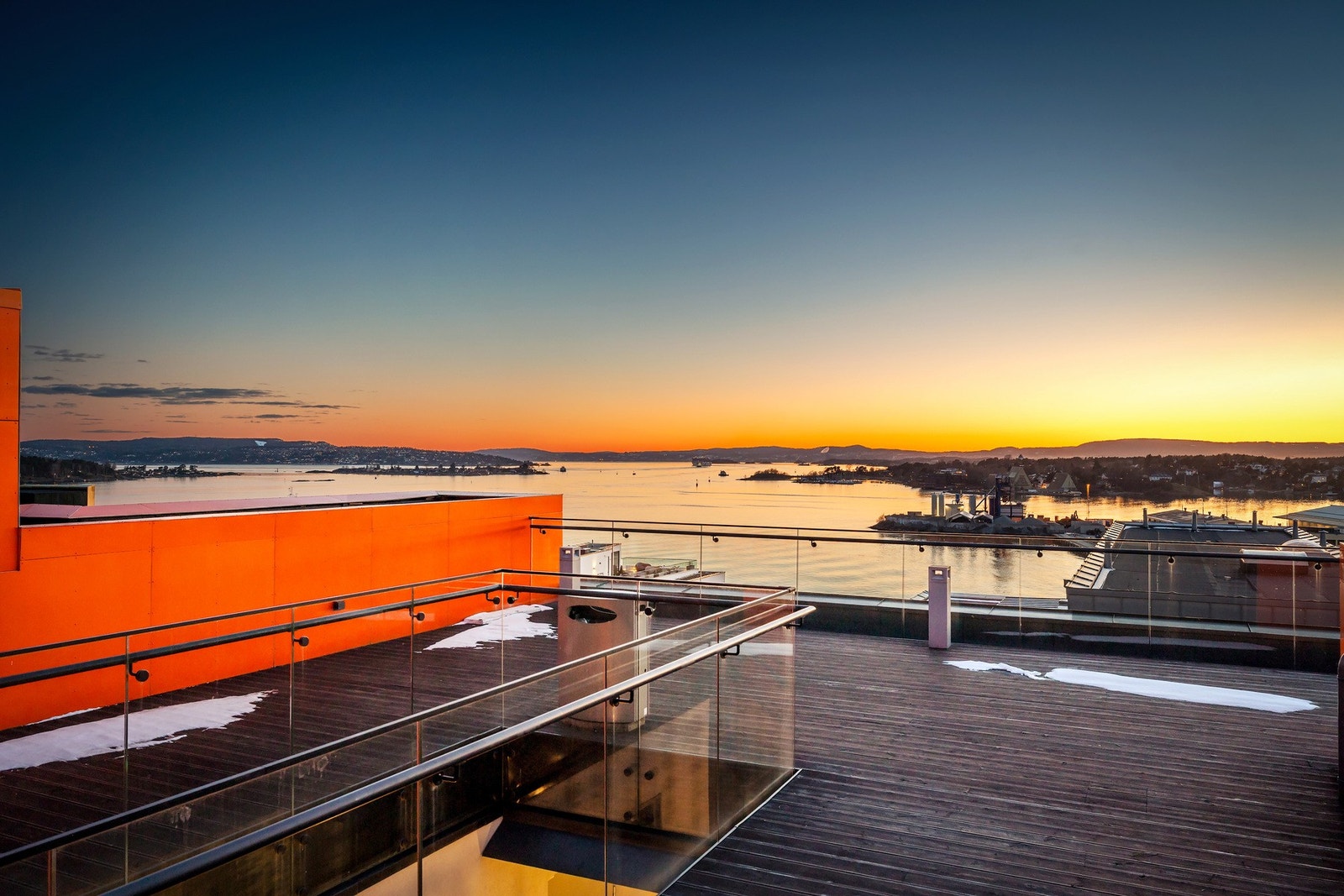 På toppen av bygget er det også en fantastisk felles takterrasse med panoramautsikt og sol fra morgen til kveld. Galleribilde