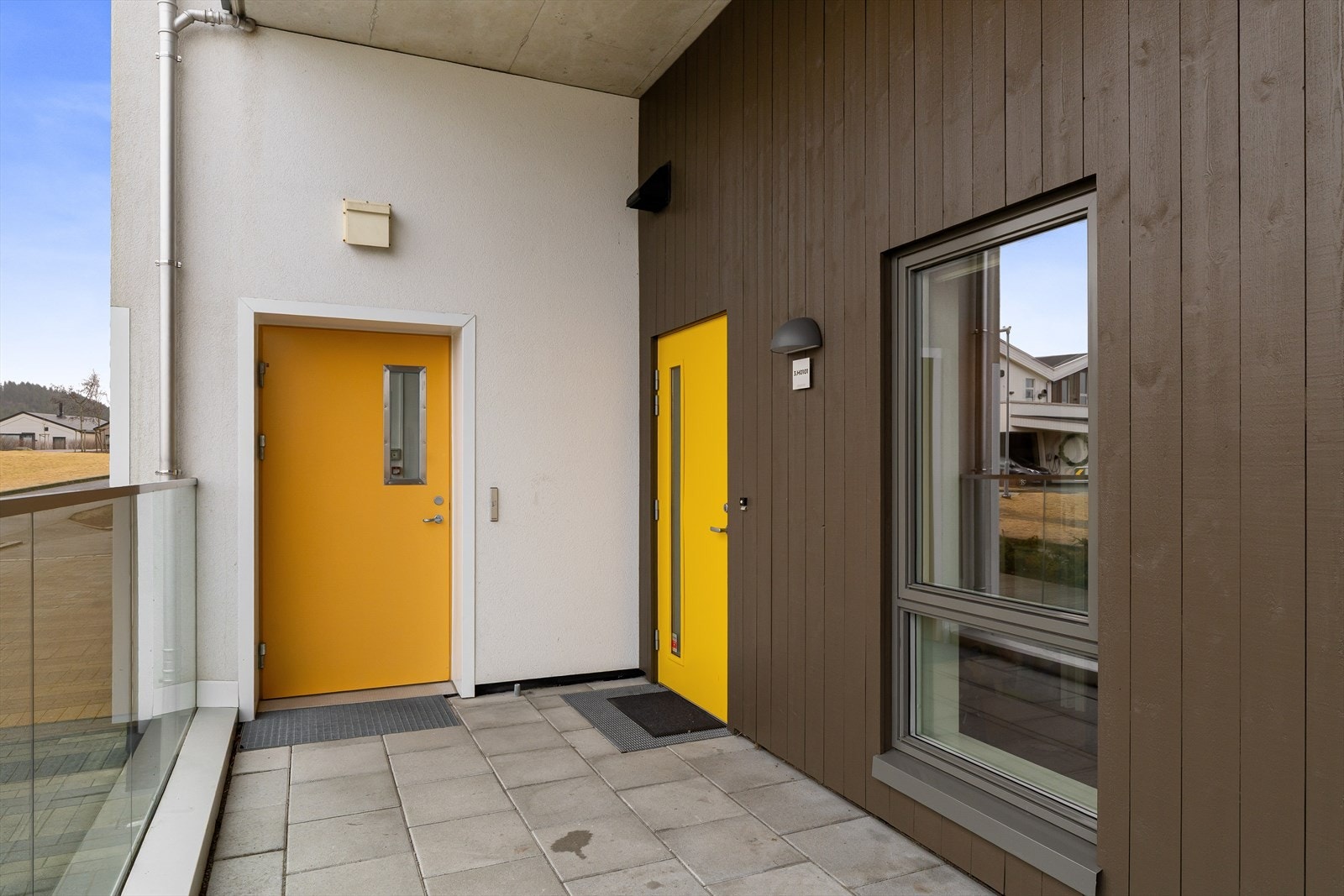 Beliggende på bakkeplan med lett adkomst, i et attraktiv og barnevennlig område på Sørbø. Galleribilde