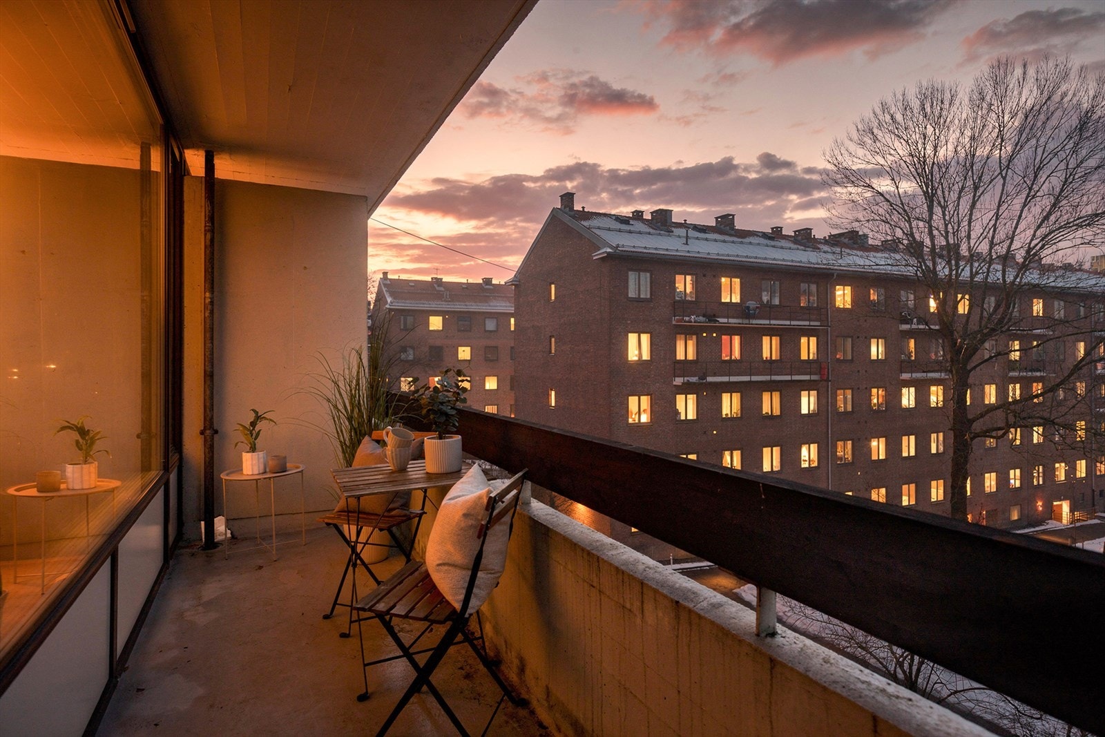 Her er det god plass til møblement. Balkongen kan nytes både på dagen og kvelden. Galleribilde