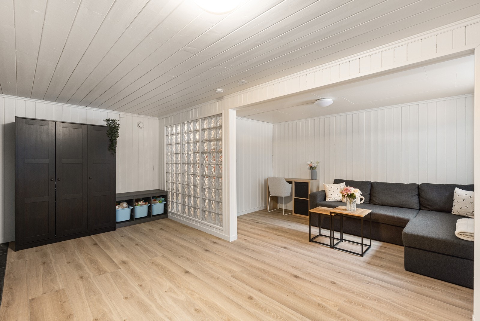 Stue i hybel (hybelen er ikke godkjent hos kommunen og er ikke godkjent for varig opphold). Galleribilde