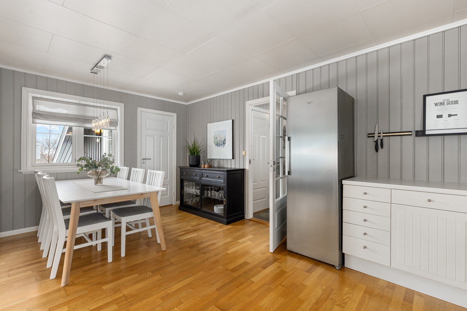 God plass til spisebord. Galleribilde