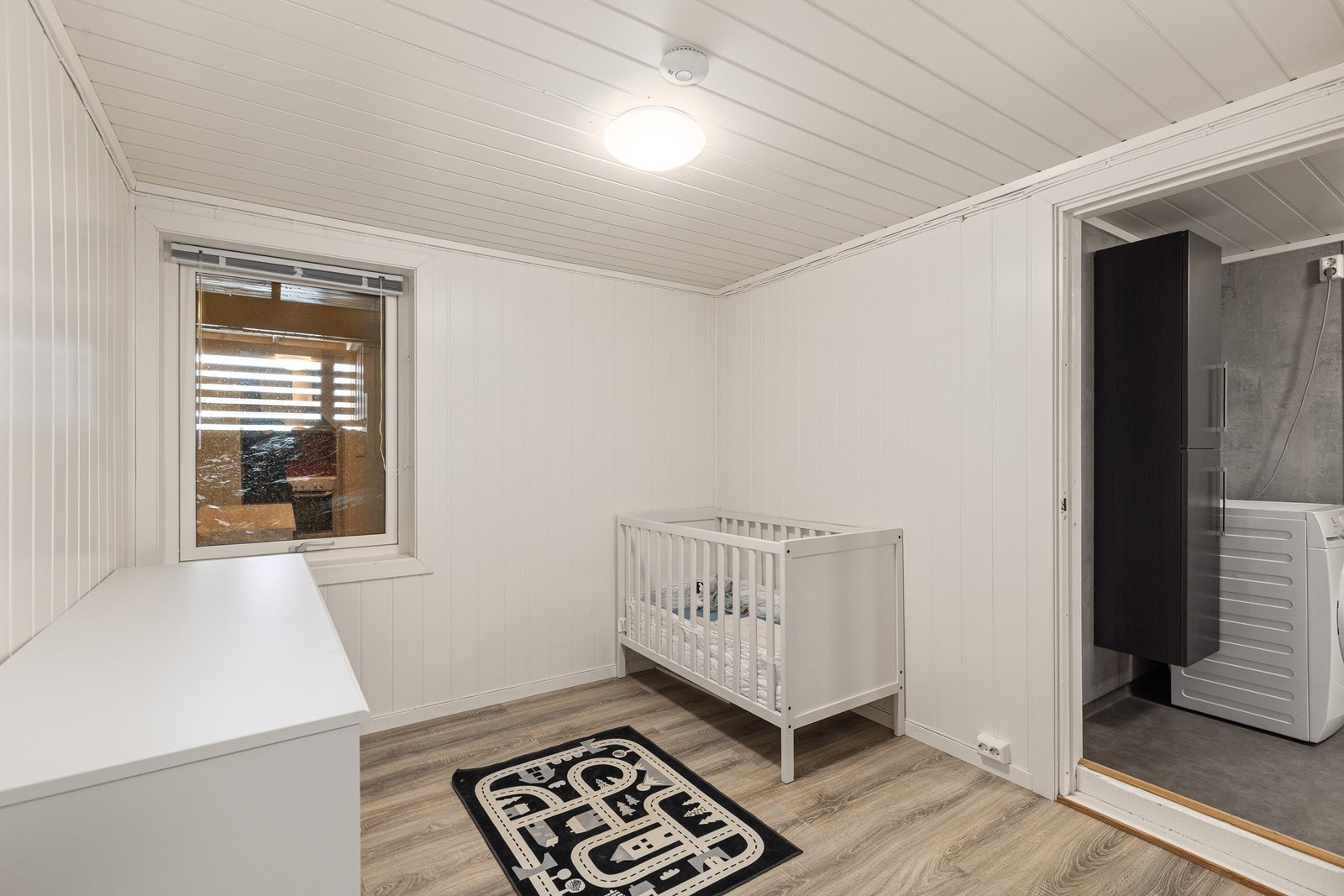 Rom brukt som soverom i hybel er opprinnelig godkjent som bod. (hybelen er ikke godkjent hos kommunen og er ikke godkjent for varig opphold). Galleribilde