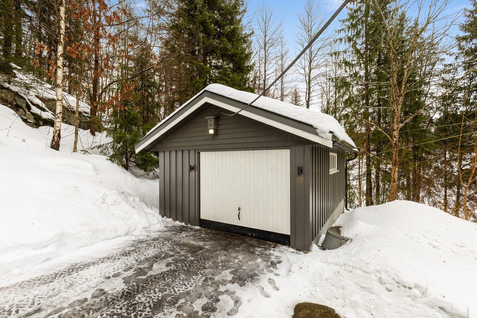 Romslig enkel garasje Galleribilde